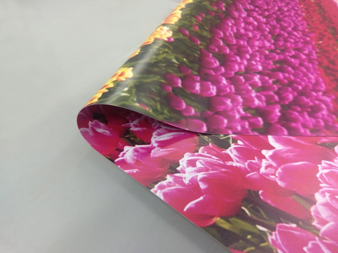 Regalfahne auf Vinyl Blockout Banner